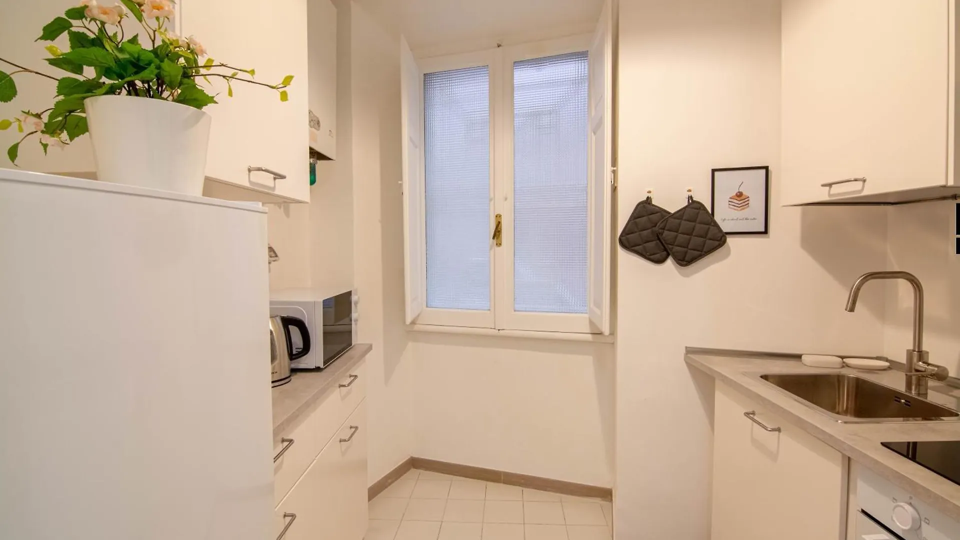 Domus Gianicolo 2B Apartment Rome 0*,
